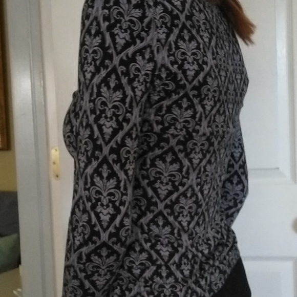 Patterned Long-sleeve Shirt - Picture 2 of 4